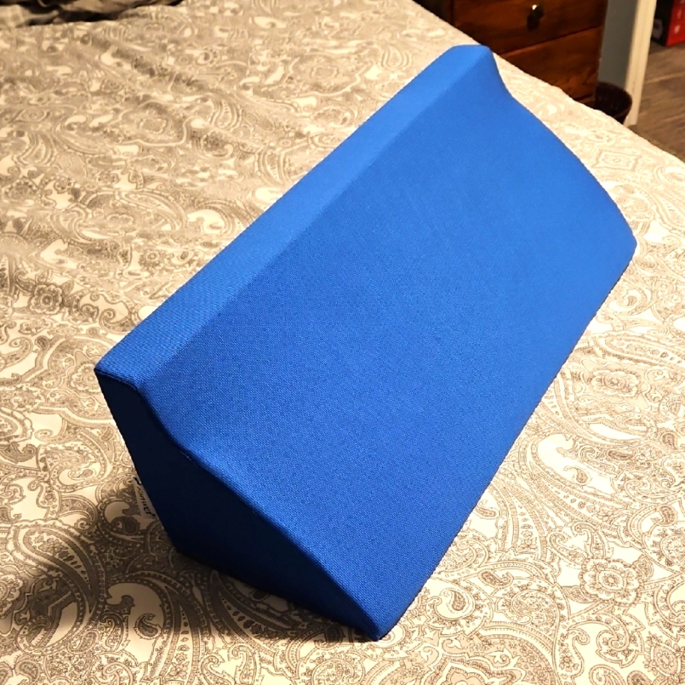 Wedge foam with removable cover
